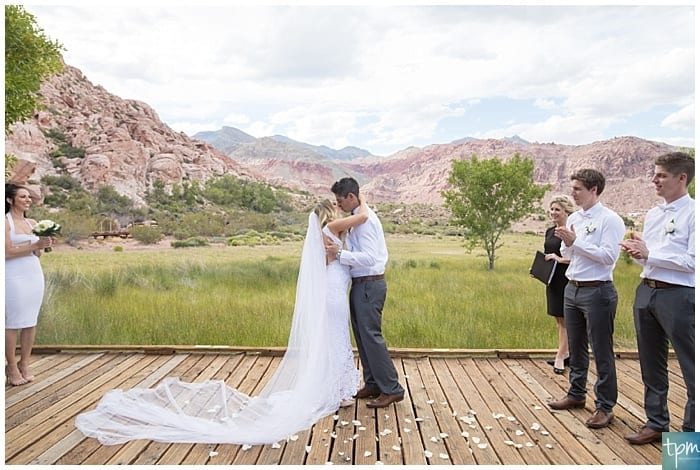 Amazing Real Weddings In Vegas Cactus Collective Elopements Weddings At Red Rock Canyon Las Vegas Photographers Elopement